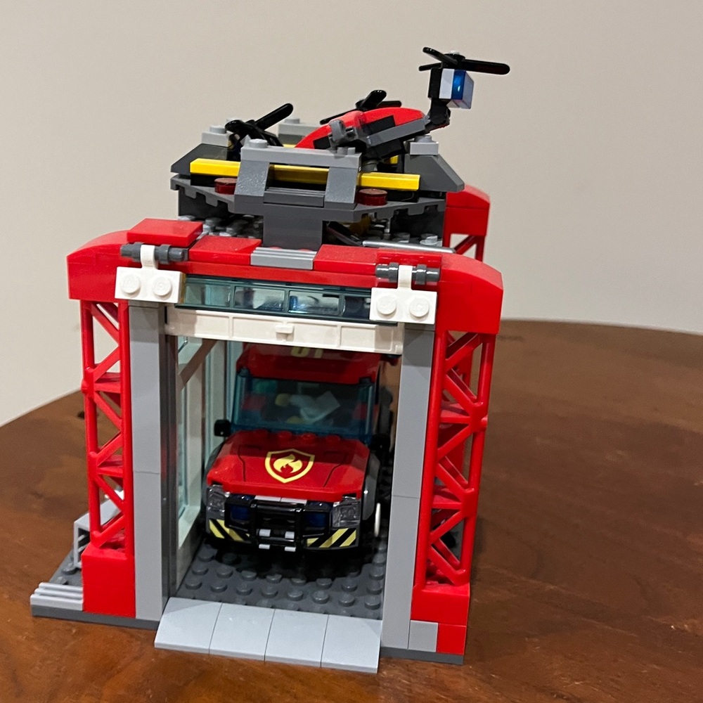 Fire Station Lego Set - TALL BUILDING NOT INCLUDED. GARAGE ONLY WITH FIRE CAR.